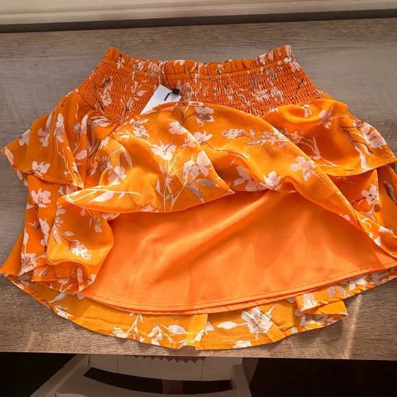 Dynamite Flowy Floral Skirt - Picture 2 of 5